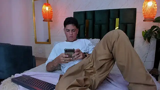 Snapshot of Levy_Steve chatting on September 10, 2025, 4:12 am Levy Steve online show from September 10, 2025, 4:12 am