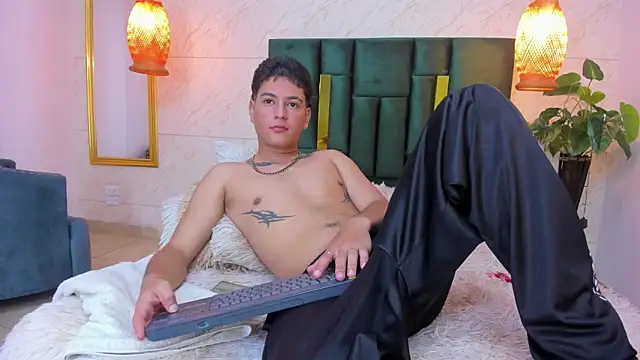 Snapshot of Levy_Steve chatting on September 14, 2025, 3:49 am Levy Steve online show from September 14, 2025, 3:49 am