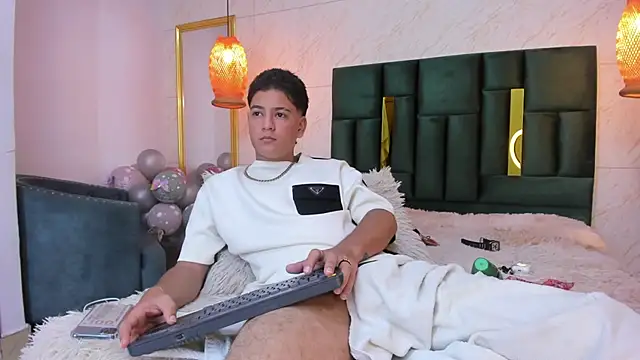 Snapshot of Levy_Steve chatting on October 16, 2025, 6:47 am Levy Steve online show from October 16, 2025, 6:47 am