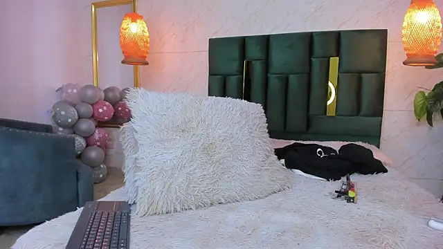 Snapshot of Levy_Steve chatting on October 17, 2025, 4:04 am Levy Steve online show from October 17, 2025, 4:04 am