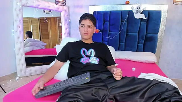 Snapshot of Levy_Steve chatting on November 3, 2025, 3:08 am Levy Steve online show from November 3, 2025, 3:08 am