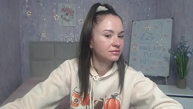 Snapshot of KaraCriegs chatting on September 27, 2025, 5:29 pm KaraCriegs online show from September 27, 2025, 5:29 pm