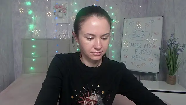 Snapshot of KaraCriegs chatting on September 29, 2025, 5:29 pm KaraCriegs online show from September 29, 2025, 5:29 pm