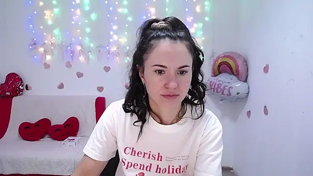 Snapshot of KaraCriegs chatting on October 9, 2025, 6:17 pm KaraCriegs online show from October 9, 2025, 6:17 pm