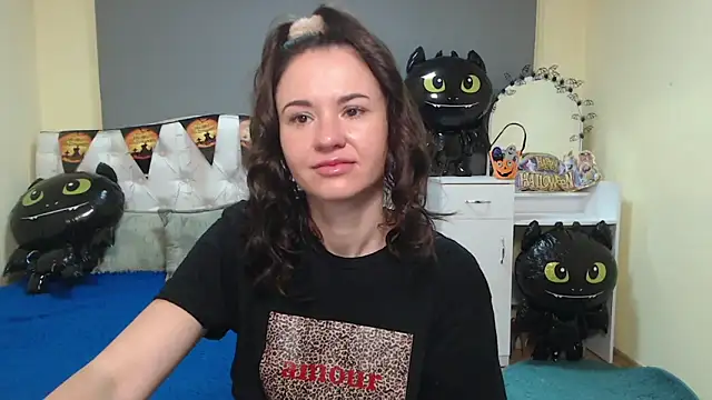 Snapshot of KaraCriegs chatting on October 15, 2025, 5:24 pm KaraCriegs online show from October 15, 2025, 5:24 pm