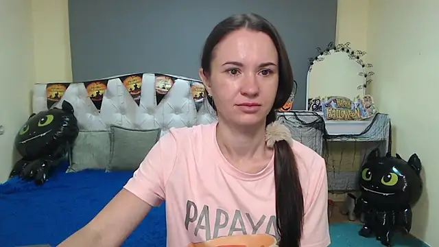 Snapshot of KaraCriegs chatting on October 16, 2025, 6:09 pm KaraCriegs online show from October 16, 2025, 6:09 pm