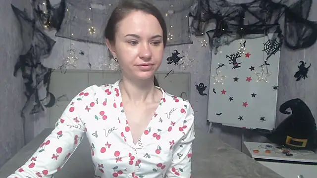 Snapshot of KaraCriegs chatting on October 19, 2025, 5:46 pm KaraCriegs online show from October 19, 2025, 5:46 pm