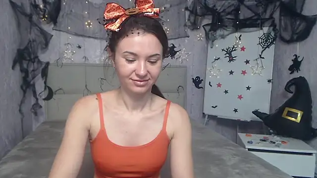 Snapshot of KaraCriegs chatting on October 20, 2025, 5:13 pm KaraCriegs online show from October 20, 2025, 5:13 pm