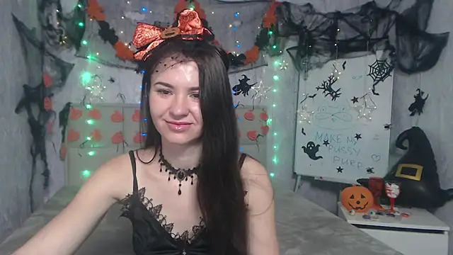 Snapshot of KaraCriegs chatting on October 29, 2025, 6:42 pm KaraCriegs online show from October 29, 2025, 6:42 pm