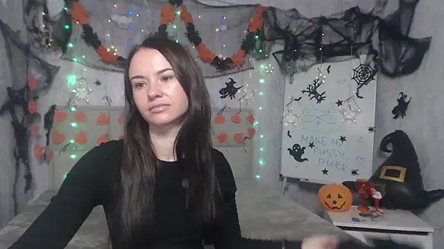 KaraCriegs online show from October 31, 2025, 6:31 pm