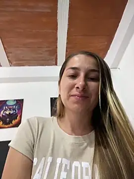 Iris love18 online show from January 28, 2025, 1:49 pm