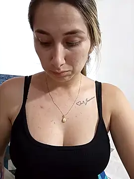 Snapshot of Iris_love18 chatting on October 29, 2025, 7:15 pm Iris love18 online show from October 29, 2025, 7:15 pm