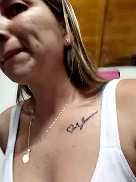 Iris love18 online show from April 25, 2026, 2:25 am