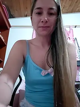 Snapshot of Iris_love18 chatting on May 13, 2026, 11:18 am Iris love18 online show from May 13, 2026, 11:18 am