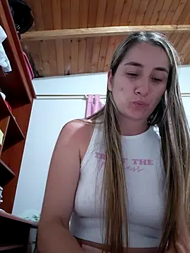 Snapshot of Iris_love18 chatting on June 8, 2026, 2:01 am Iris love18 online show from June 8, 2026, 2:01 am