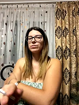 NadiraNoor online show from October 25, 2025, 9:42 pm