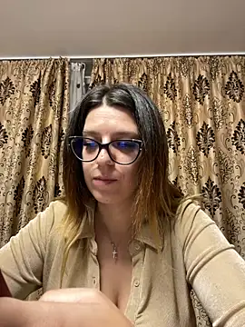 NadiraNoor online show from November 10, 2025, 8:41 pm