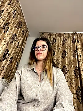 NadiraNoor online show from November 17, 2025, 10:59 pm