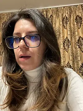 NadiraNoor online show from May 16, 2026, 4:53 am