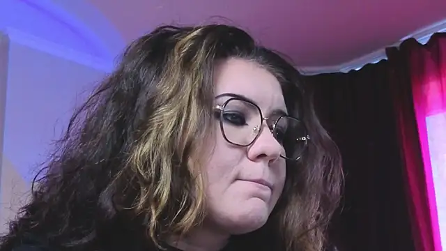 Laura Karamazov online show from October 8, 2025, 12:14 pm