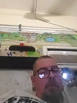 Snapshot of samnmike chatting on April 29, 2026, 9:57 am samnmike online show from April 29, 2026, 9:57 am