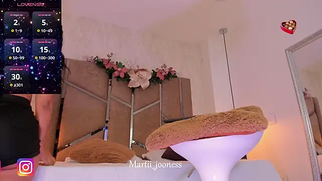 Martinaa Jones  online show from December 29, 2024, 7:00 pm