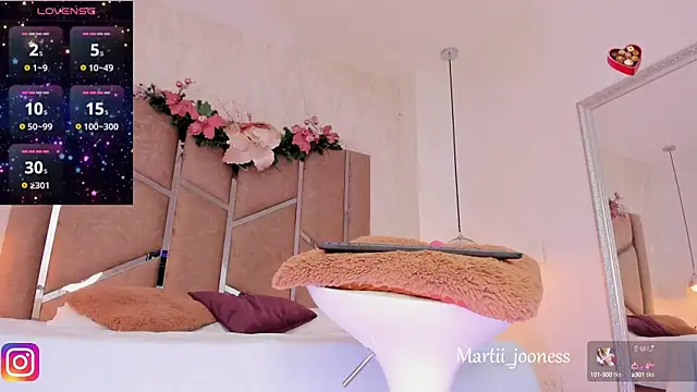Martinaa Jones  online show from January 12, 2025, 7:10 pm