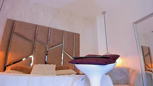 Snapshot of Martinaa_Jones_ chatting on October 4, 2025, 8:07 pm Martinaa Jones online show from October 4, 2025, 8:07 pm