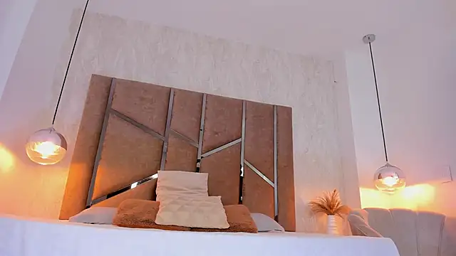 Snapshot of Martinaa_Jones_ chatting on October 8, 2025, 7:22 pm Martinaa Jones online show from October 8, 2025, 7:22 pm