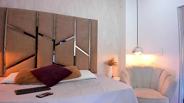 Snapshot of Martinaa_Jones_ chatting on November 1, 2025, 7:27 pm Martinaa Jones online show from November 1, 2025, 7:27 pm