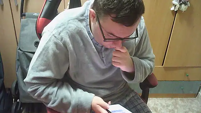 Snapshot of Javier_bear chatting on January 10, 2025, 10:57 pm Javier bear online show from January 10, 2025, 10:57 pm