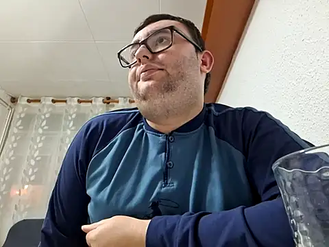 Snapshot of Javier_bear chatting on February 10, 2025, 8:42 pm Javier bear online show from February 10, 2025, 8:42 pm