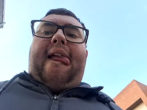 Snapshot of Javier_bear chatting on February 13, 2025, 3:35 pm Javier bear online show from February 13, 2025, 3:35 pm