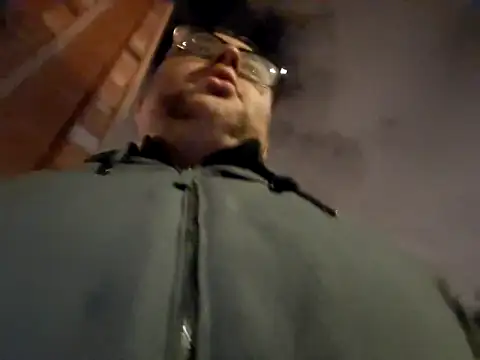 Snapshot of Javier_bear chatting on February 15, 2025, 10:21 pm Javier bear online show from February 15, 2025, 10:21 pm