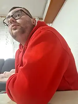 Snapshot of Javier_bear chatting on February 17, 2025, 9:41 pm Javier bear online show from February 17, 2025, 9:41 pm