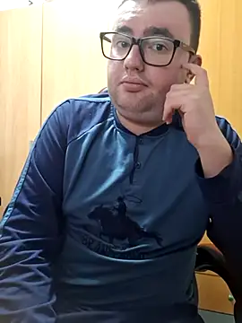 Snapshot of Javier_bear chatting on March 18, 2025, 9:53 pm Javier bear online show from March 18, 2025, 9:53 pm