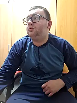 Snapshot of Javier_bear chatting on March 19, 2025, 10:31 pm Javier bear online show from March 19, 2025, 10:31 pm