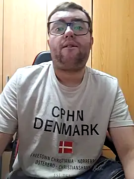 Snapshot of Javier_bear chatting on September 12, 2025, 12:38 pm Javier bear online show from September 12, 2025, 12:38 pm