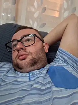 Snapshot of Javier_bear chatting on September 30, 2025, 8:47 pm Javier bear online show from September 30, 2025, 8:47 pm