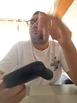 Snapshot of Javier_bear chatting on October 2, 2025, 10:33 am Javier bear online show from October 2, 2025, 10:33 am