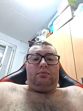 Snapshot of Javier_bear chatting on October 5, 2025, 8:40 pm Javier bear online show from October 5, 2025, 8:40 pm