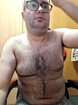 Snapshot of Javier_bear chatting on October 6, 2025, 8:45 am Javier bear online show from October 6, 2025, 8:45 am