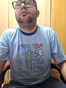 Snapshot of Javier_bear chatting on October 12, 2025, 9:30 am Javier bear online show from October 12, 2025, 9:30 am