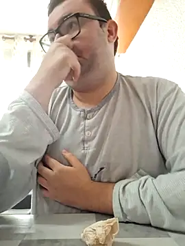 Javier bear online show from November 30, 2025, 9:13 am