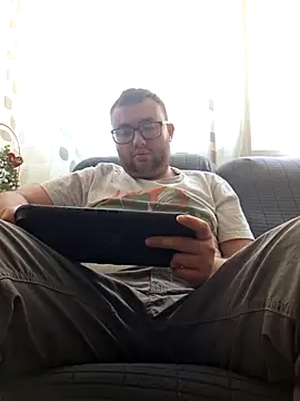 Javier bear online show from April 28, 2026, 12:43 pm