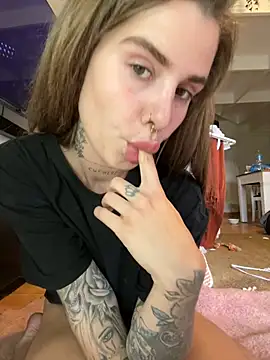 EmiliaCatalina online show from December 14, 2024, 7:46 pm