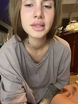 EmiliaCatalina online show from December 16, 2024, 7:00 pm