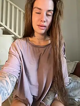 EmiliaCatalina online show from December 17, 2024, 7:37 pm