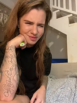 EmiliaCatalina online show from December 21, 2024, 1:47 am