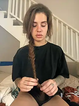 EmiliaCatalina online show from December 21, 2024, 4:57 pm